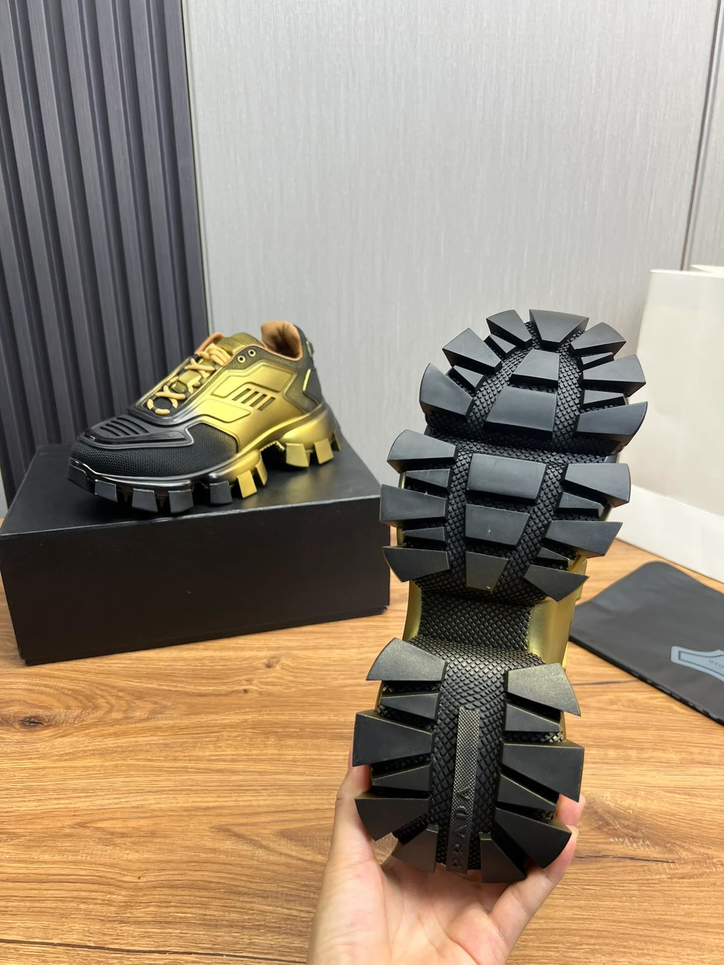Men's shoes 💰680💰 [PRADA] Popular thick-soled shoes for couples 👩‍❤️‍👨 Available all year round ✔️Official website synchronization Original fly-woven film color change process + cowhide lining, 1⃣️ vs 1⃣️ replica, original original sole, 36-45 (45 is custom-made and cannot be returned or exchanged)
